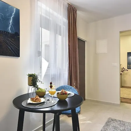 D&A Central Luxury Apartments With Free Parking Pula Extérieur photo
