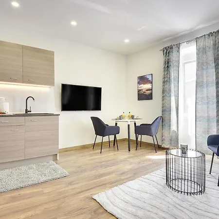 D&A Central Luxury Apartments With Free Parking Pula Extérieur photo