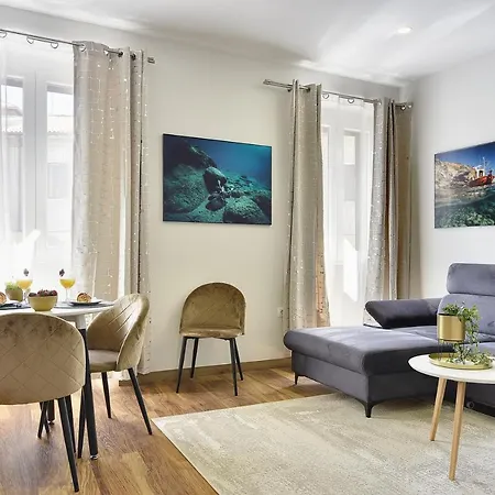D&A Central Luxury Apartments With Free Parking Pula Extérieur photo