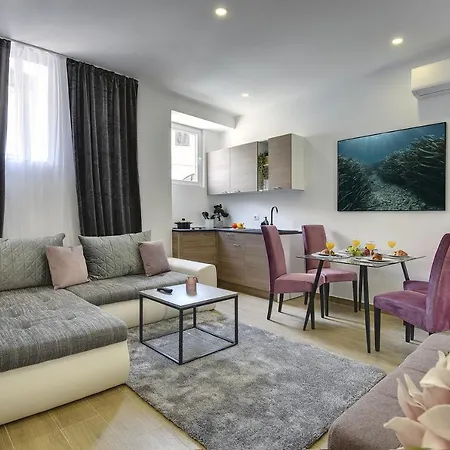 D&A Central Luxury Apartments With Free Parking Pula Extérieur photo