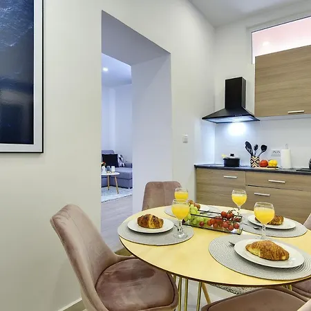 D&A Central Luxury Apartments With Free Parking Pula Extérieur photo