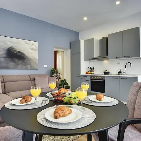 D&A Central Luxury Apartments With Free Parking Pula Extérieur photo